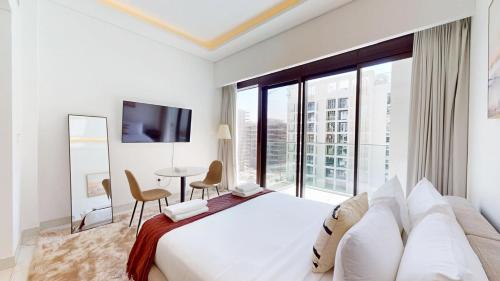 Modern Furnished Studio Azizi Riviera