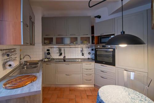 Spacious Home 4BR Garden Free Parking Near Center