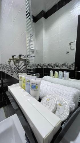 a bathroom with towels and other products on a shelf at غولدن إليت للشقق المخدومة الأجاويد Golden Elite Serviced apartment alajawed in Jeddah