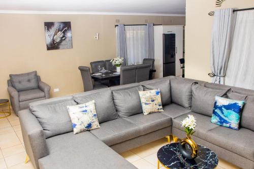 3 bed with ensuite Solar backup WIFI close to shops