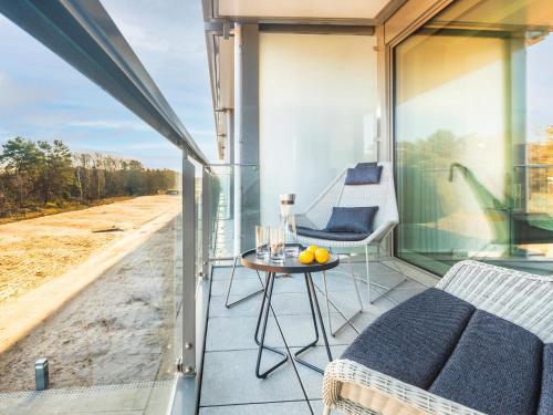 a balcony with a table with oranges on it at Prora - Ferienwohnung mit Waschmaschine - Sunrise in Binz