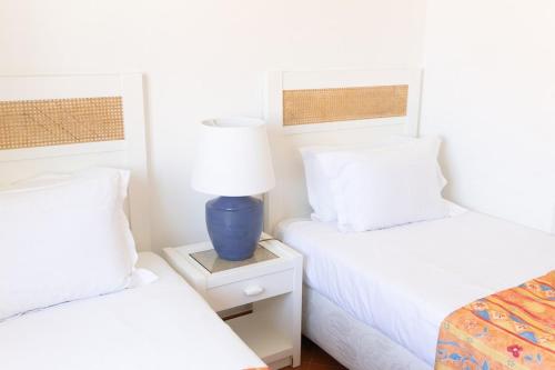 Prainha 2 bed Apt with Pool, Air con and Beach Access
