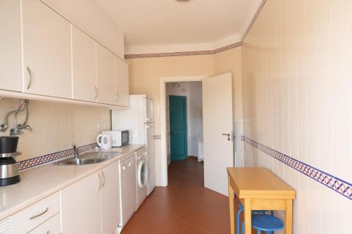 Prainha 2 bed Apt with Pool, Air con and Beach Access