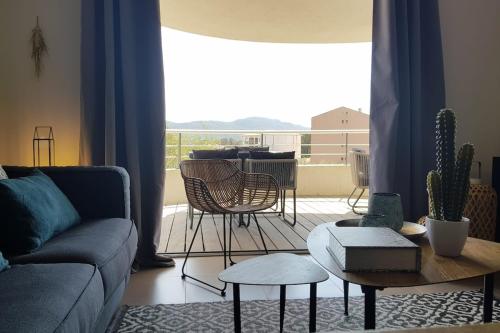 Beautiful modern 4-star apartment with swimming pool and Wi-Fi