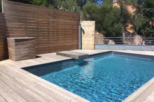 Beautiful modern 4-star apartment with swimming pool and Wi-Fi