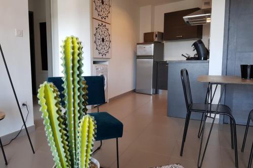 Beautiful modern 4-star apartment with swimming pool and Wi-Fi
