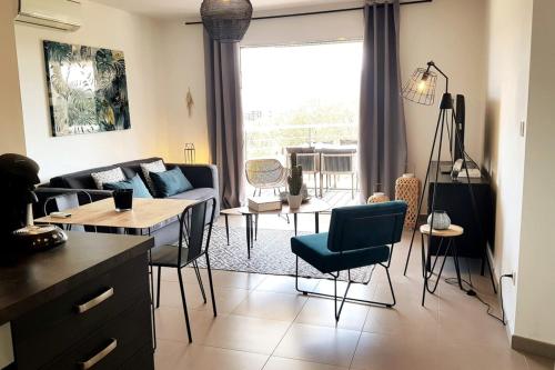 Beautiful modern 4-star apartment with swimming pool and Wi-Fi