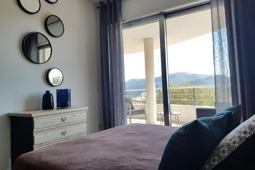 Beautiful modern 4-star apartment with swimming pool and Wi-Fi