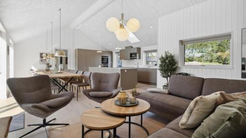 a living room with a couch and a table at Villavilla 596 - Rømø, Sydjylland in Høm