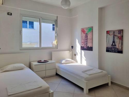 Llit o llits en una habitació de Panorama View Apartment in Saranda 059