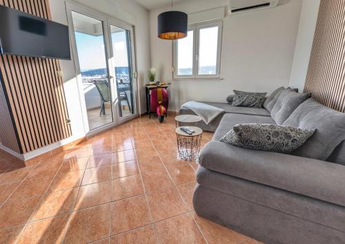 Leo Apartment