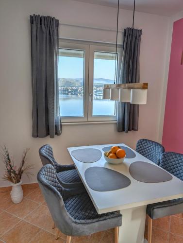 Leo Apartment