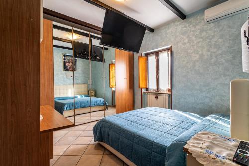 a bedroom with a bed and a tv on the wall at Maison de Marino - B&Brother's rome in Marino