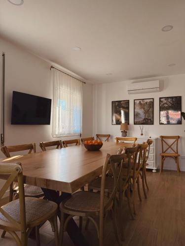 a dining room with a wooden table and chairs at Villa Rosa in Melgaço