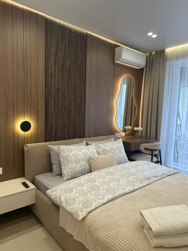 Luxury Apartment with Balcony