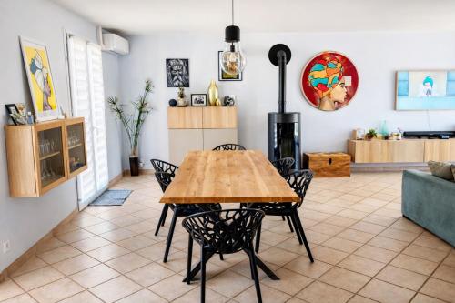 a dining room with a wooden table and chairs at Le Petit Paradis Lescurien in Lescure-dʼAlbigeois