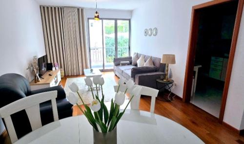 a living room with a table and a couch at Ocean Pearl Apartment W in Funchal