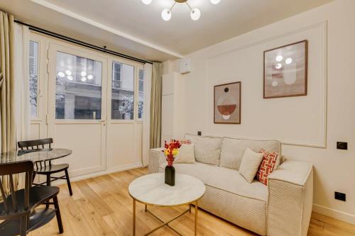 Pick A Flat's Apartment in Opera - Rue Grange Batelière