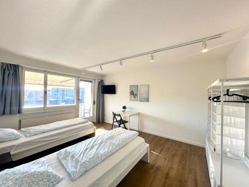 a bedroom with two beds and a window at Monteurzimmer - Worker's accommodation - ZIMMERzuVERMIETEN in Deitingen Neumatt in Deitingen