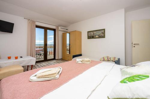 Helles Apartment mit traumhaften Meerblick und nur 300 Meter zum Strand - Vierbeiner willkommen