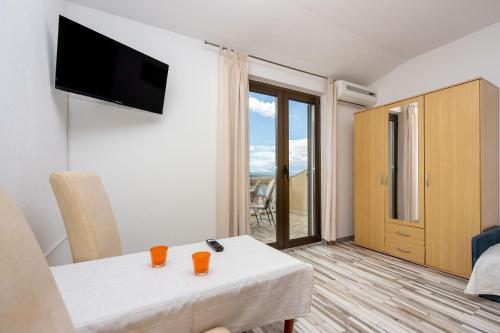 Helles Apartment mit traumhaften Meerblick und nur 300 Meter zum Strand - Vierbeiner willkommen