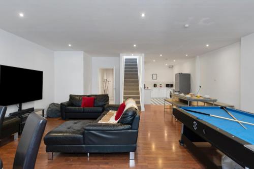 a living room with a pool table at The Clydesider in Glasgow