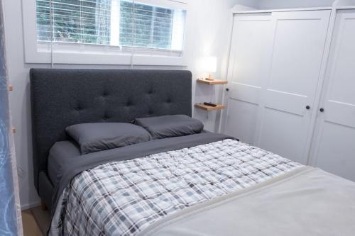 a bedroom with a bed and a window at Cozy 2 Bedroom Cabin in Sunshine Valley