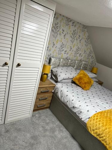 a small bedroom with a bed and a closet at Harris Apartment in Montrose