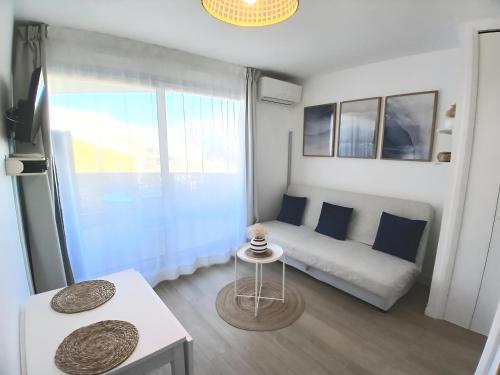 Studio 4 pers, 1ère ligne, Piscine, Vue mer latérale