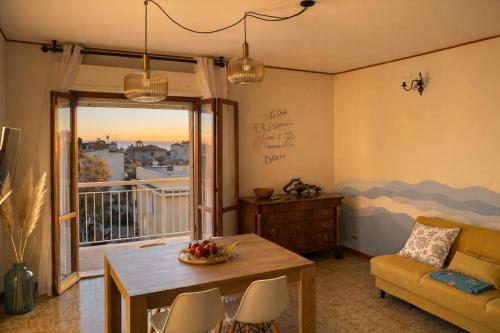 a living room with a table and a couch at Sea View Solarium- Free parking - 8 min beach - 3 min A14 - Mastrangelo Beach in Grottammare