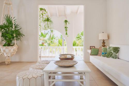 a living room with a white couch and a table at Casablanca Escape in La Majahua
