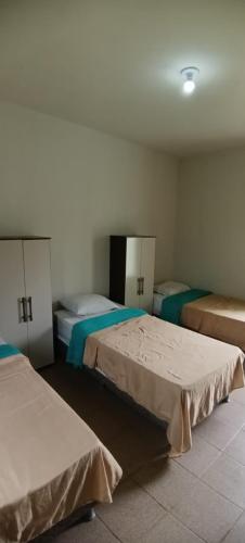 a room with two beds in a room at Espaço Casa Cult in Serra