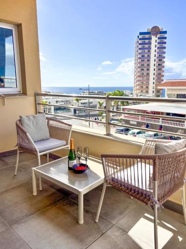 Modern 2 Bed Sea View Apartment Pool Access