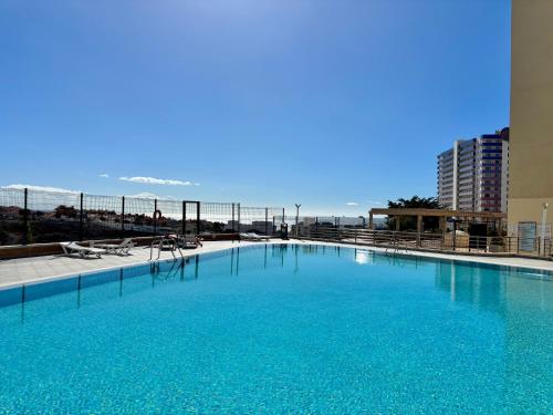 Modern 2 Bed Sea View Apartment Pool Access