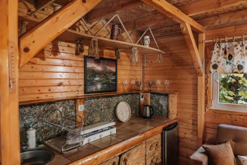 a kitchen in a log cabin with a sink at Domek "Kasieńka" in Stronie Śląskie