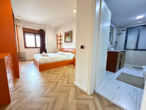 เตียงในห้องที่ Square inn 9