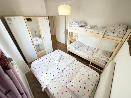 Llit o llits en una habitació de Square inn 9