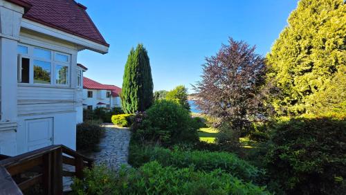 a garden in front of a house at Hotel Casa Woerner - Caja los Andes in Valdivia