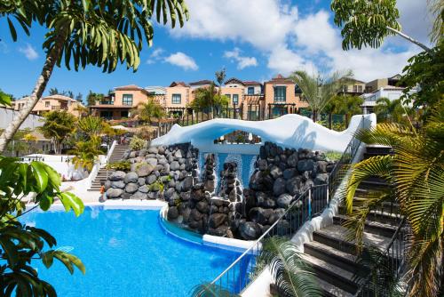 Бассейн в Hotel Suite Villa Maria или поблизости