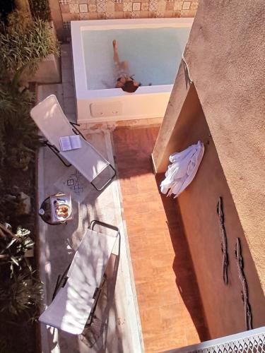 an overhead view of a person in a bath tub at Rincón de Paz Apart & Loft Suite Boutique - Adults Only in Villa Carlos Paz