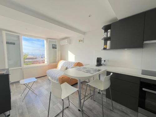 Appartement neuf - Vue Port - Parking - Clim - À pied de tout