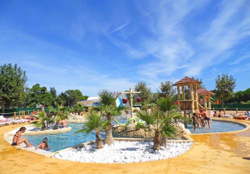 ZEcamping 4 - Top Parc Aqua - Plage à 1 km - MH Climatisé