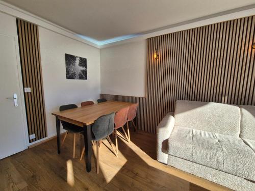 Appartement skis aux pieds avec balcon et cuisine équipée