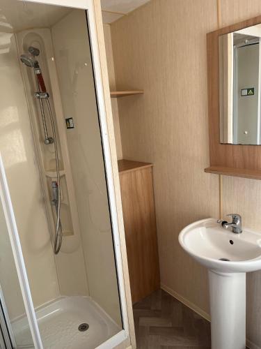 a bathroom with a shower and a sink at Luxury Seaview Retreat 8 berth beds made up for arrival FREE WIFI in Ingoldmells