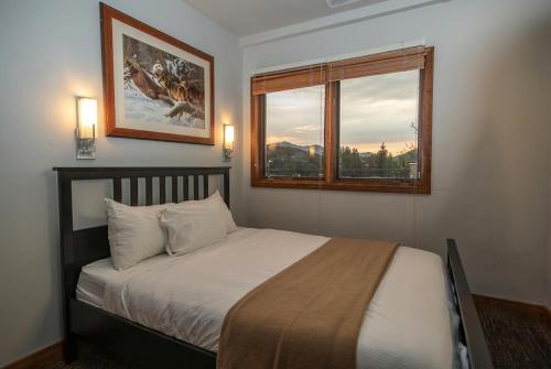 a bedroom with a bed and a window at Park City Hostel in Park City