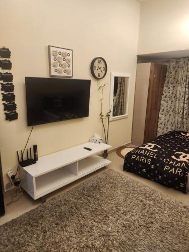 studio in centre of ajman in pearl towers