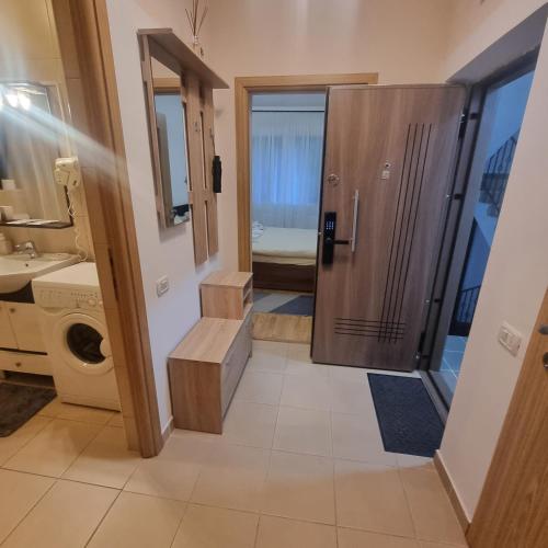 a bathroom with a shower and a sink and a toilet at Apartament Kalinderu K4 Busteni in Buşteni