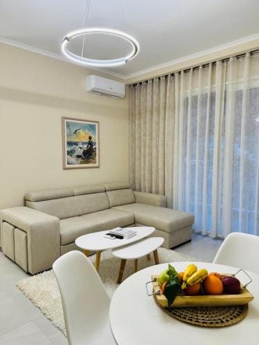 Ruang duduk di Aura Apartment
