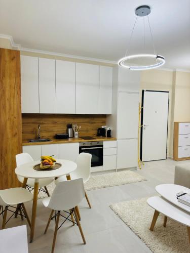 Dapur atau dapur kecil di Aura Apartment
