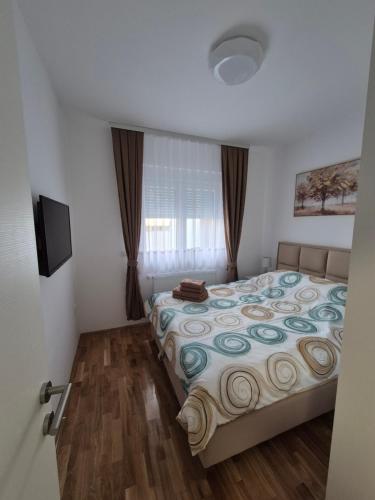 a bedroom with a bed and a television in it at Premijum 5 in Smederevska Palanka
